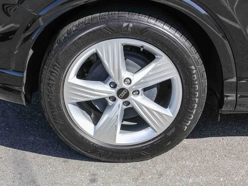 Used 2024 Audi Q4 e-tron Premium w/ Convenience Package image 10