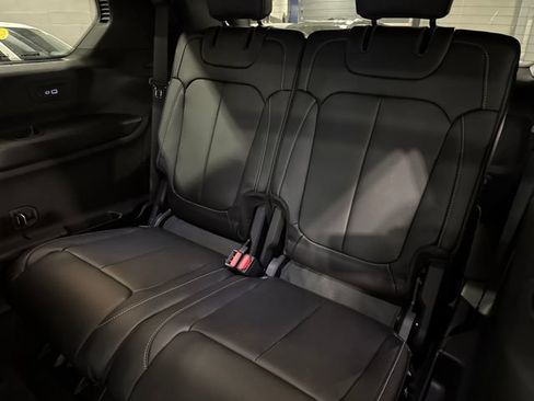 New 2026 Jeep Grand Cherokee L Limited w/ Limited Altitude Package AWD/4WD image 9