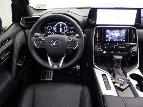 Used 2025 Lexus LX 600 F Sport image 29
