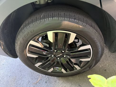 Used 2024 Kia Telluride SX FWD image 9