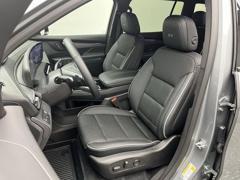 New 2026 Buick Enclave Sport Touring w/ Power Package image 9