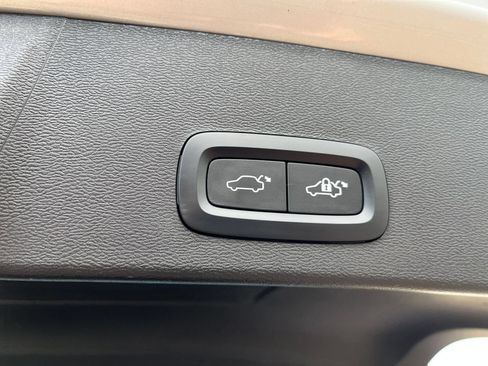 Used 2024 Volvo XC40 B5 Core AWD/4WD image 24