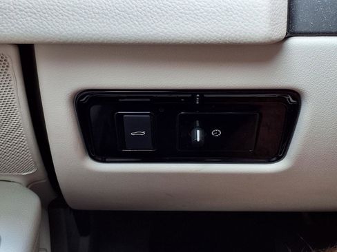 Used 2016 Jaguar XF Prestige image 9