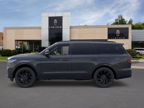 New 2026 Lincoln Navigator Reserve AWD/4WD image 4