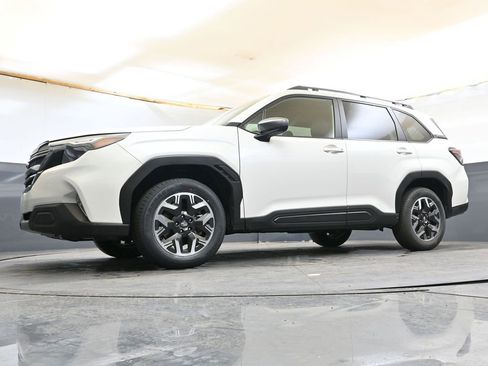 Certified 2025 Subaru Forester Premium AWD/4WD image 30