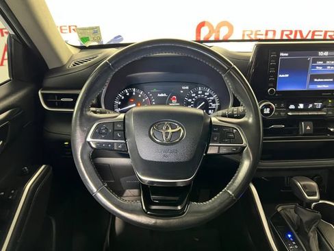 Used 2021 Toyota Highlander XLE FWD image 15