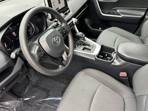 Used 2024 Toyota RAV4 XLE w/ Convenience Package FWD image 10