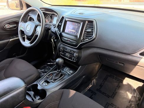 Used 2019 Jeep Cherokee Latitude w/ Popular Appearance Group FWD image 13