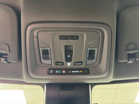 Used 2025 Chevrolet Silverado 1500 LT AWD/4WD image 40