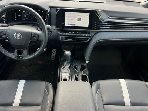 Used 2025 Toyota Camry SE image 4