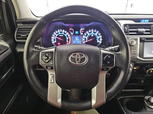 Used 2018 Toyota 4Runner SR5 AWD/4WD image 18