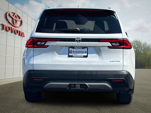 Used 2025 Toyota Grand Highlander FWD image 4