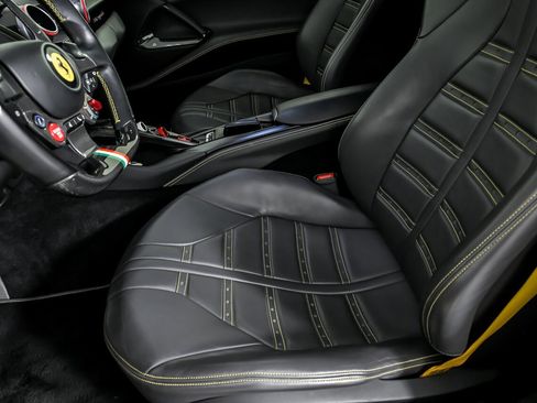Used 2019 Ferrari 812 Superfast RWD image 22