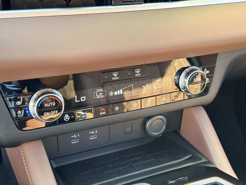 New 2025 Mitsubishi Outlander SEL image 24