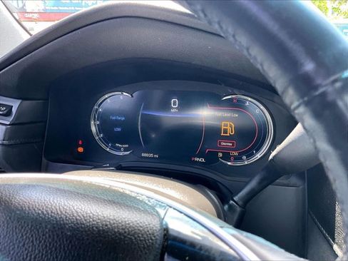 Used 2018 Cadillac Escalade Luxury RWD image 22