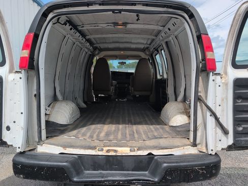 Used 2013 Chevrolet Express 2500 RWD image 12