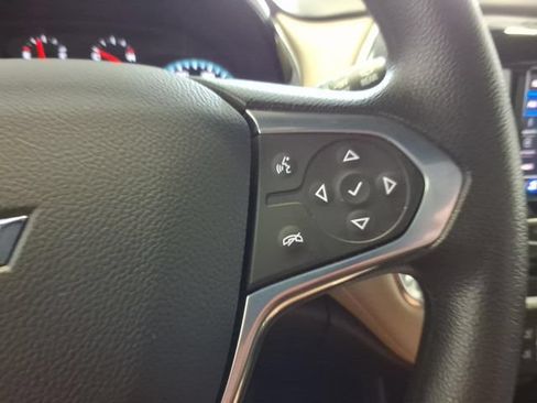 Used 2022 Chevrolet Traverse LS FWD image 16
