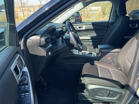 Used 2022 Ford Explorer XLT AWD/4WD image 4