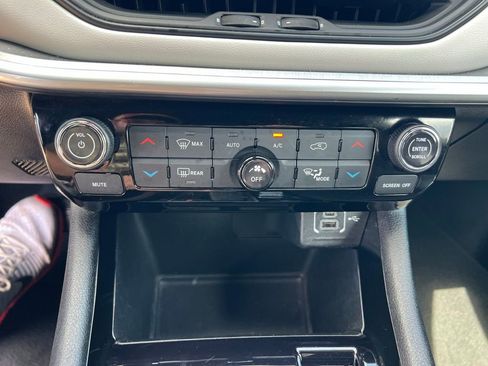 Used 2025 Jeep Compass Limited AWD/4WD image 34