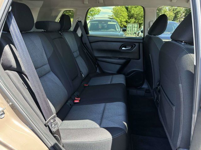 Used 2024 Nissan Rogue SV AWD/4WD image 12