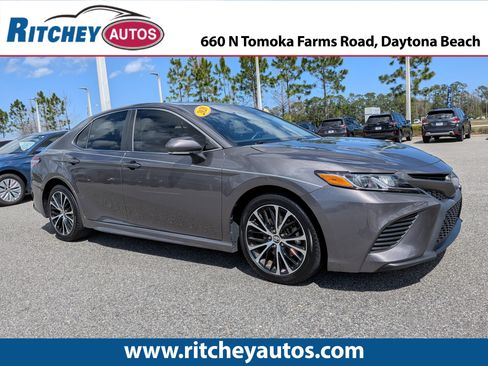 Used 2020 Toyota Camry SE w/ Convenience Package image 1