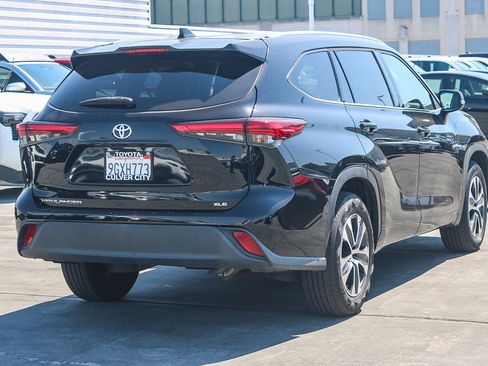 Used 2021 Toyota Highlander XLE FWD image 14