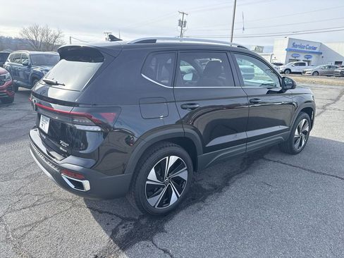 New 2025 Volkswagen Taos SE image 4