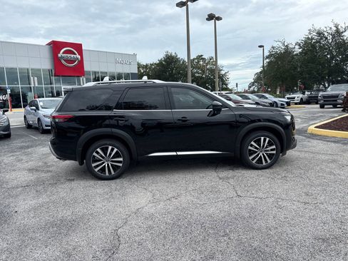 New 2025 Nissan Pathfinder Platinum w/ Cargo Package image 5