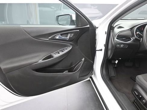 Used 2020 Chevrolet Malibu LT FWD image 17