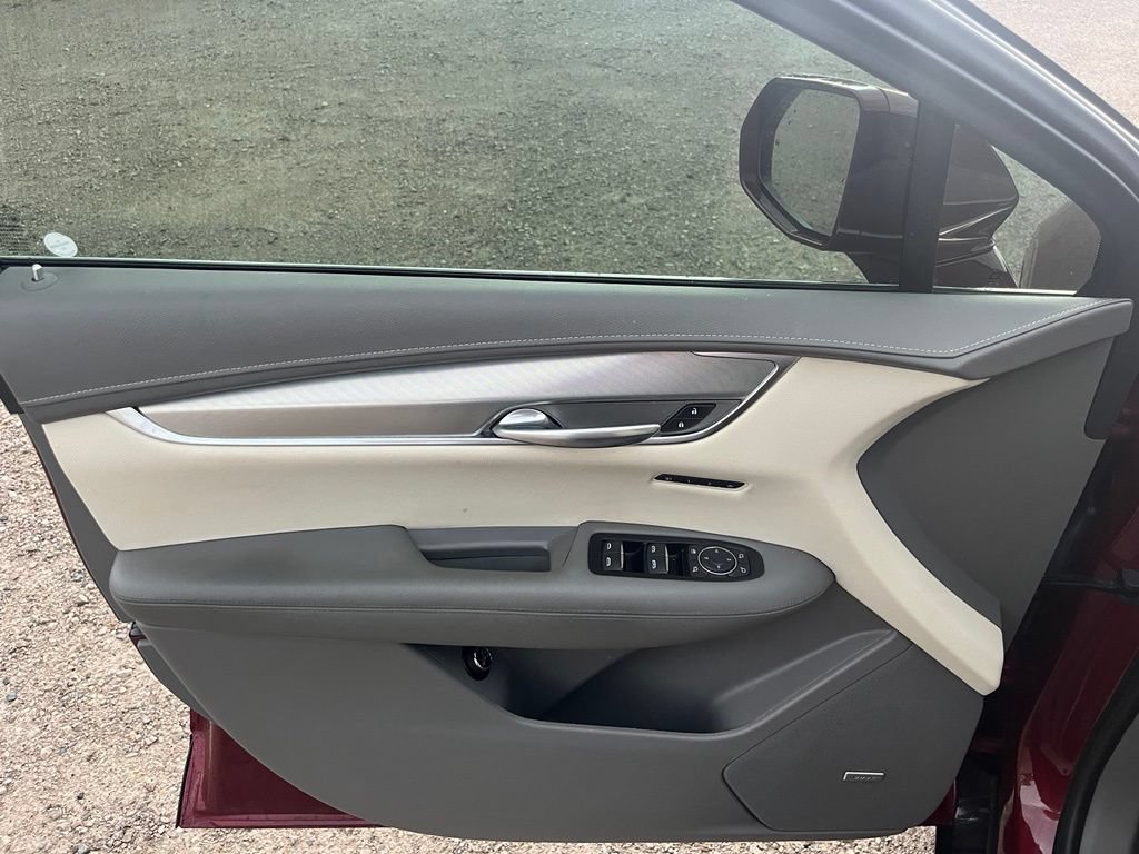 Used 2018 Cadillac XT5 Luxury w/ Driver Awareness Package FWD image 16