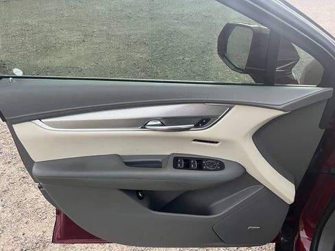 Used 2018 Cadillac XT5 Luxury w/ Driver Awareness Package FWD image 16