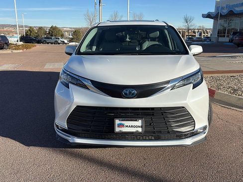 Used 2023 Toyota Sienna XLE image 2