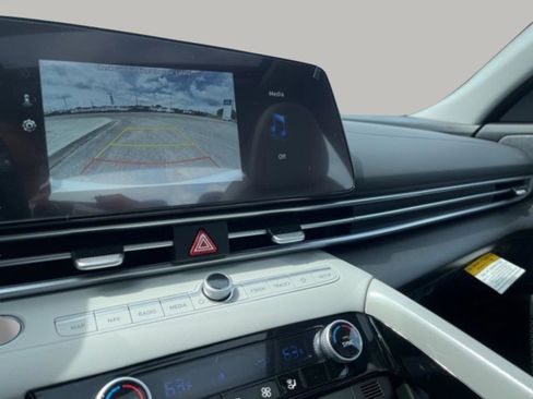 New 2025 Hyundai Elantra Limited image 26