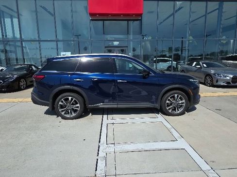 Used 2025 INFINITI QX60 Luxe w/ Vision Package AWD/4WD image 3