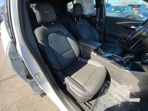 Used 2025 Buick Envista Sport Touring image 35