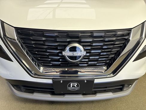 Used 2023 Nissan Rogue S AWD/4WD image 25