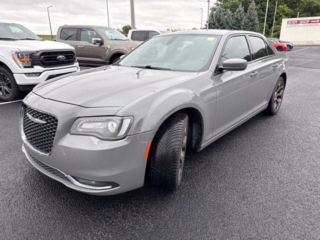 Used 2019 Chrysler 300 S RWD image 2