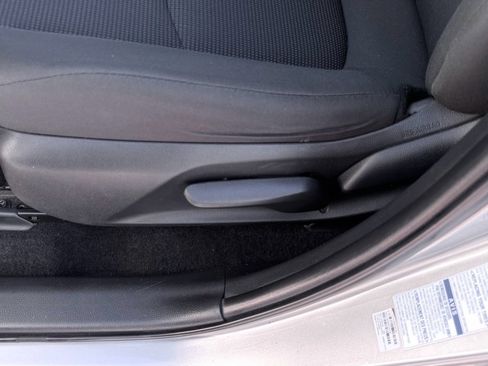 Used 2022 Toyota RAV4 LE image 18