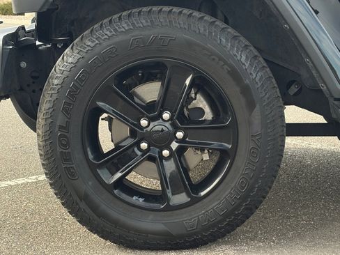 Used 2021 Jeep Wrangler Unlimited Sahara image 11