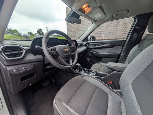 Used 2025 Chevrolet TrailBlazer LT AWD/4WD image 15