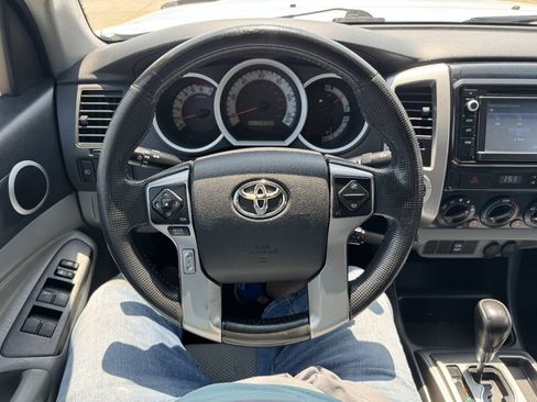 Used 2014 Toyota Tacoma 4x4 Double Cab w/ SR5 Package image 18