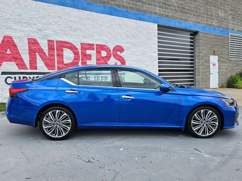 Used 2025 Nissan Altima 2.5 SL FWD image 8