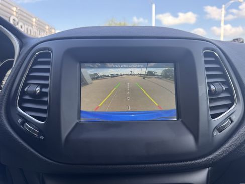 Certified 2021 Jeep Compass Latitude w/ Convenience Group image 20