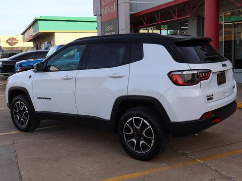 Used 2024 Jeep Compass Trailhawk image 6