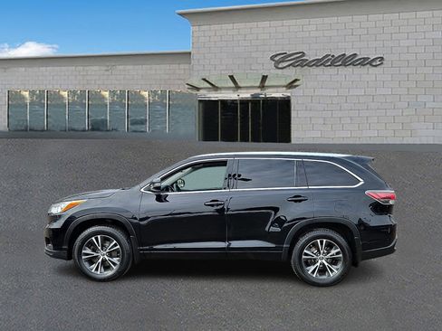 Used 2016 Toyota Highlander XLE image 7
