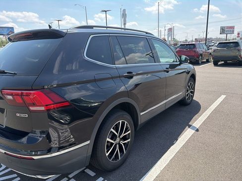 Used 2021 Volkswagen Tiguan SE AWD/4WD image 2