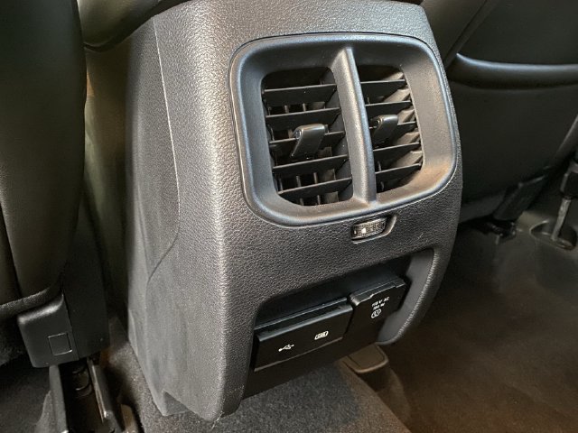 Used 2019 Jeep Cherokee Trailhawk w/ Cold Weather Group AWD/4WD image 14