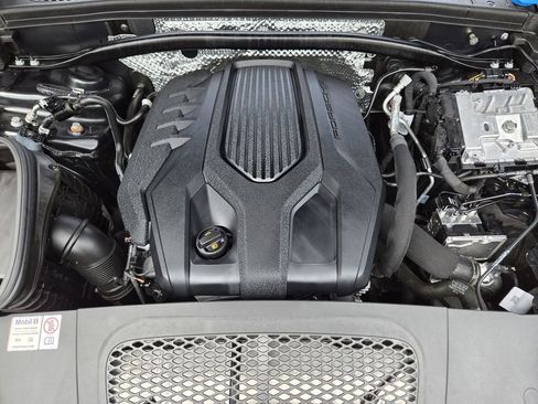 Used 2024 Porsche Macan AWD/4WD image 41