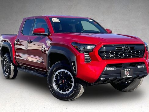 Used 2025 Toyota Tacoma TRD Off-Road image 2