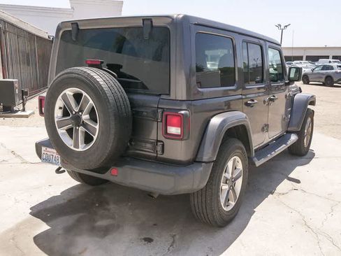 Used 2020 Jeep Wrangler Unlimited Sahara w/ Uconnect 4C Nav & Sound Group AWD/4WD image 9